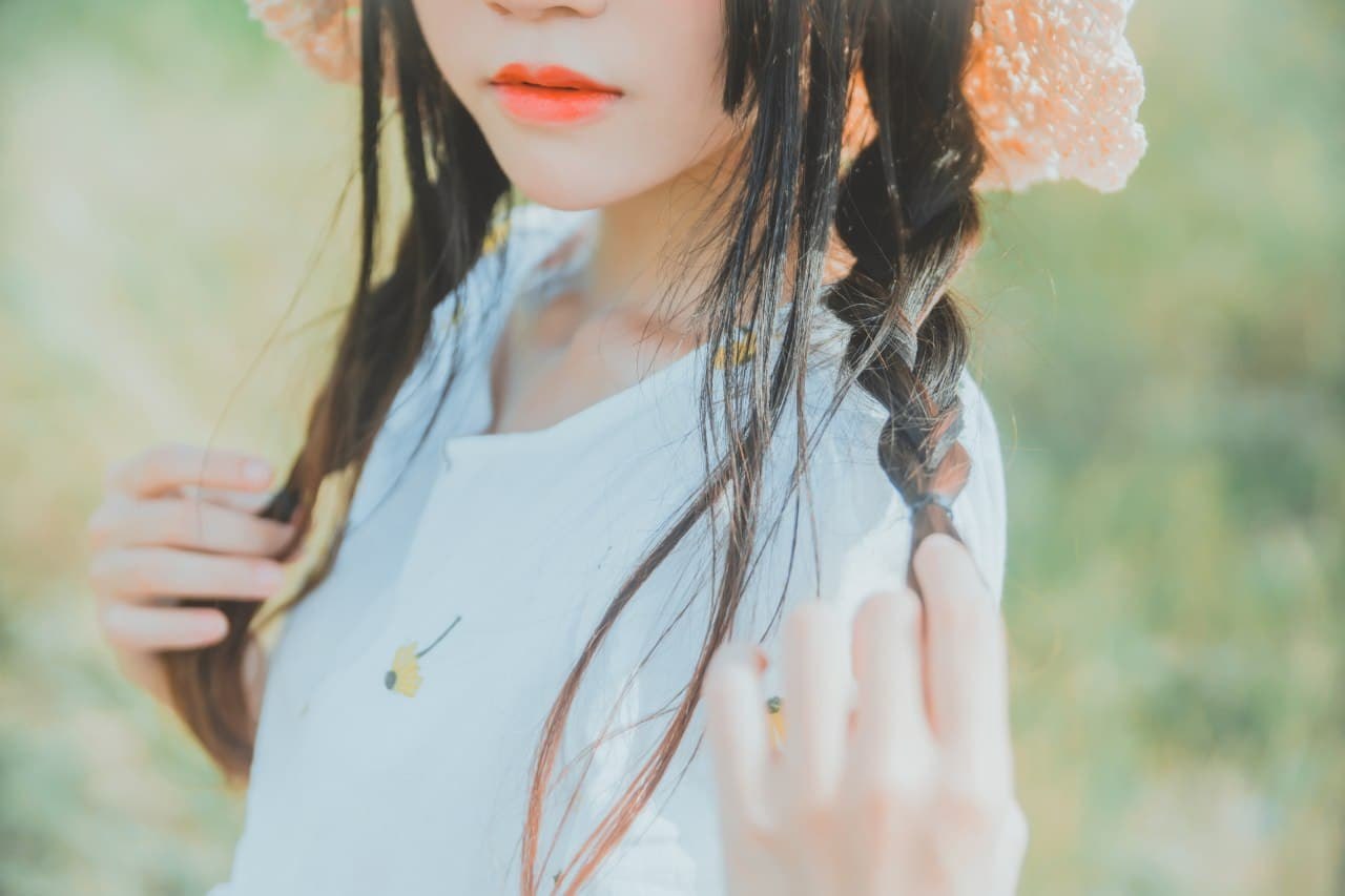 小旅馆灰暗的灯光下内射馒头逼阿姨好刺激